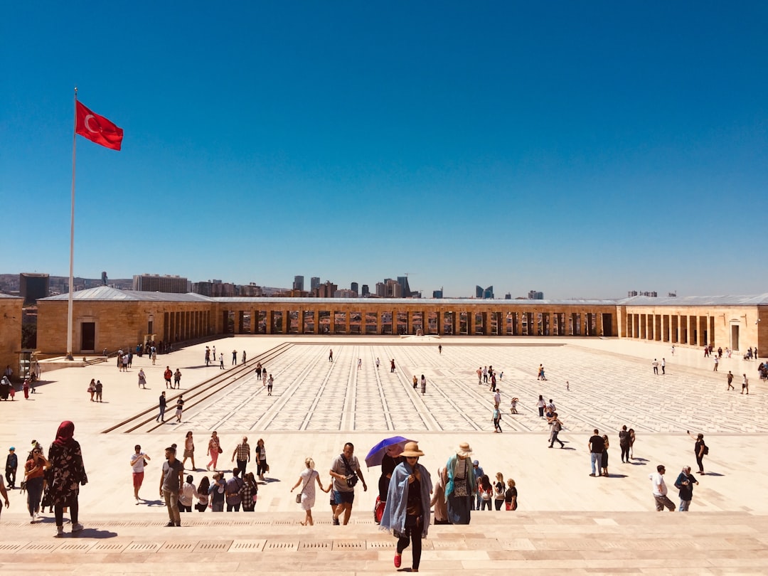Ankara'da Anıtkabir avlusu — Fotoğraf: Enes Doğan / Unsplash